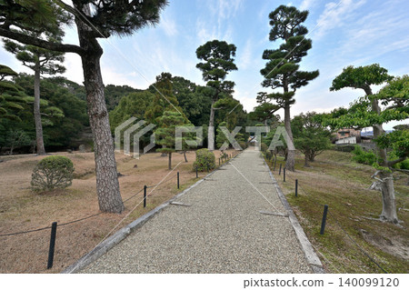 聖武天皇佐保山南陵（奈良縣奈良市法蓮町） 140099120
