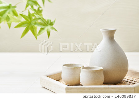 日本清酒形象:Tokkuri 和 choko 套裝 日本清酒形象:Tokkuri 和 choko 套裝 140099837