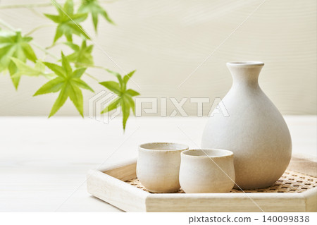 日本清酒形象:Tokkuri 和 choko 套裝 日本清酒形象:Tokkuri 和 choko 套裝 140099838