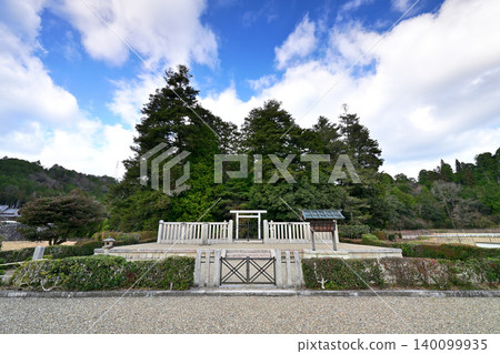 Emperor Kōnin's Tahara-Higashi Mausoleum (Hikasa-cho, Nara City, Nara Prefecture) 140099935