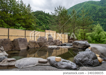 "Kojin no Yu" (Kojin Hot Spring), Tochio Onsen, Okuhida Onsenkyo (Takayama City, Gifu Prefecture) "Kojin no Yu" (Kojin Hot Spring), Tochio Onsen, Okuhida Onsenkyo (Takayama City, Gifu Prefecture) 140100035