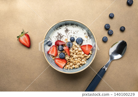 Healthy breakfast bowl yogurt berries granola Healthy breakfast bowl yogurt berries granola 140100229