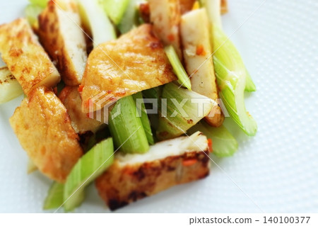 Stir-fried celery and satsuma-age (fried fish cake) Stir-fried celery and satsuma-age (fried fish cake) 140100377