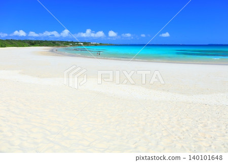 [Okinawa Prefecture] Sunny Watoguchi Beach on Irabu Island (Miyako Island) 140101648