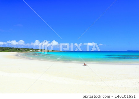[Okinawa Prefecture] Sunny Watoguchi Beach on Irabu Island (Miyako Island) 140101651