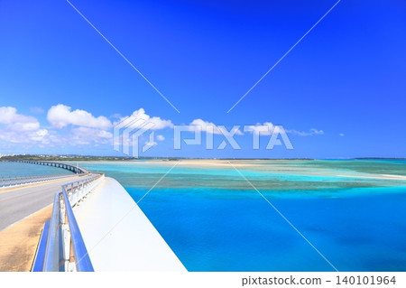 【沖繩縣】晴天從伊良部橋眺望宮古島（Uni海灘） 140101964
