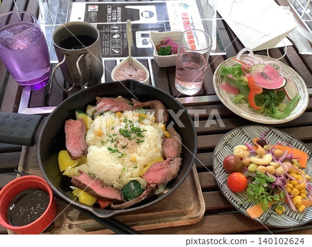 Stylish lunch Stylish lunch 140102624