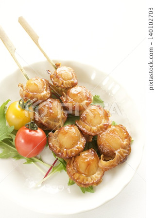 Scallop skewers and cherry tomatoes Scallop skewers and cherry tomatoes 140102703