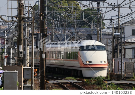 The Spacia limited express train, which runs on the JR Utsunomiya Line and is operated by Tobu Railway. 140103228
