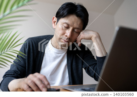 Middle-aged man falls asleep at work Middle-aged man falls asleep at work 140103560