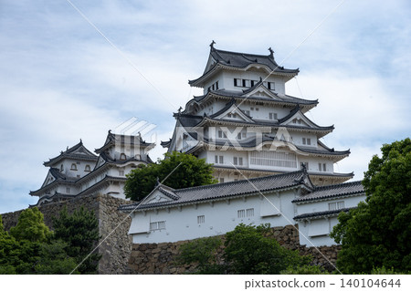 Himeji Castle's main keep as seen from the gate. Himeji Castle's main keep as seen from the gate. 140104644