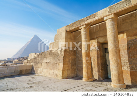 Ancient Temple Ruins and Great Pyramid of Giza in Cairo, Egypt Ancient Temple Ruins and Great Pyramid of Giza in Cairo, Egypt 140104952