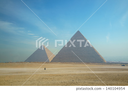 The Great Pyramids of Giza in Cairo, Egypt The Great Pyramids of Giza in Cairo, Egypt 140104954