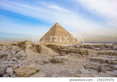 Pyramid of Menkaure in Giza, Egypt 140104978