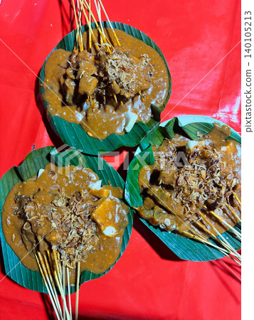Traditional indonesian chicken satay skewers served on banana leaves Traditional indonesian chicken satay skewers served on banana leaves 140105213