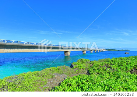 【沖繩縣】晴天的池間大橋(宮古島) 【沖繩縣】晴天的池間大橋(宮古島) 140105258