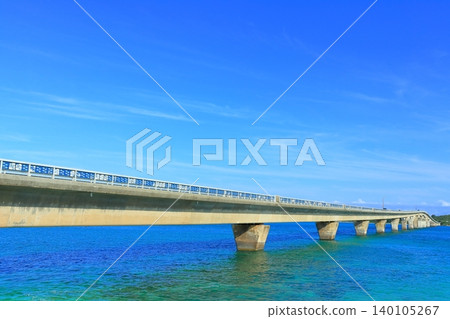 【沖繩縣】晴天的池間大橋(宮古島) 【沖繩縣】晴天的池間大橋(宮古島) 140105267