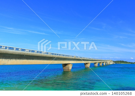【沖繩縣】晴天的池間大橋(宮古島) 【沖繩縣】晴天的池間大橋(宮古島) 140105268