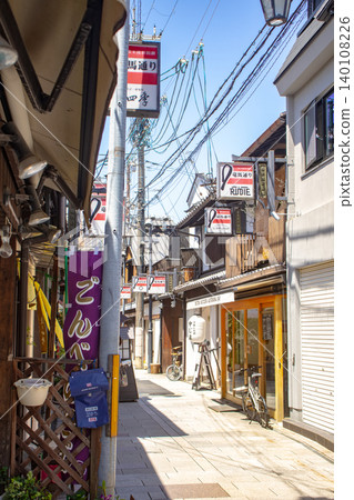 【京都風景】龍馬通商店街:迷人而雅緻的燈籠令人賞心悅目。 【京都風景】龍馬通商店街:迷人而雅緻的燈籠令人賞心悅目。 140108226