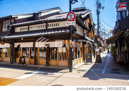 【京都風景】龍馬通商店街:迷人而雅緻的燈籠令人賞心悅目。 【京都風景】龍馬通商店街:迷人而雅緻的燈籠令人賞心悅目。 140108238