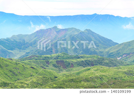 阿蘇山的壯麗美景令人嘆為觀止。 阿蘇山的壯麗美景令人嘆為觀止。 140109199