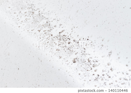 一張照片顯示了櫻島火山灰和雨滴覆蓋的汽車車身的紋理。 一張照片顯示了櫻島火山灰和雨滴覆蓋的汽車車身的紋理。 140110446