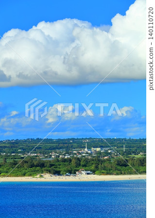 [Okinawa Prefecture] Yonaha Maehama Beach (Miyako Island) as seen from Ryugujo Observatory 140110720