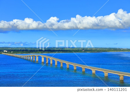 [Okinawa Prefecture] Kurima Bridge as seen from the Kurima Bridge Observation Deck (Miyako Island) 140111201