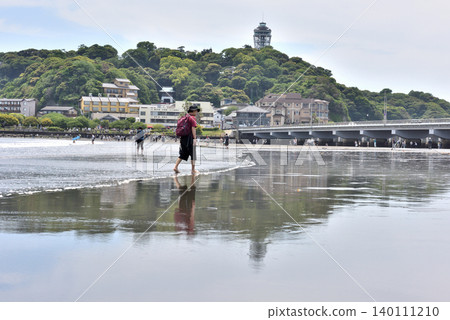 Katase Higashihama Beach at low tide Katase Higashihama Beach at low tide 140111210