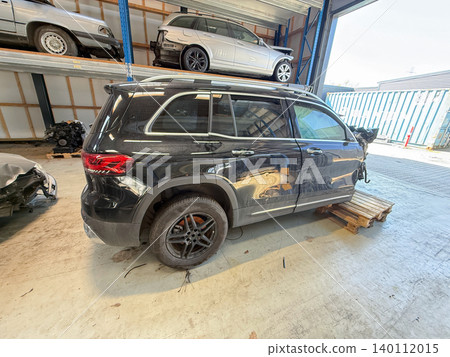 Mercedes SUV damaged in collision awaiting dismantling Mercedes SUV damaged in collision awaiting dismantling 140112015