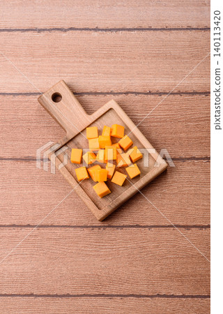 Hard yellow cheddar cheese for sandwiches or pasta. Cheddar cheese 140113420