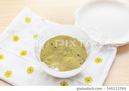 蒸米粉抹茶黃豆粉麵包,微波爐加熱即可食用。 蒸米粉抹茶黃豆粉麵包,微波爐加熱即可食用。 140113769
