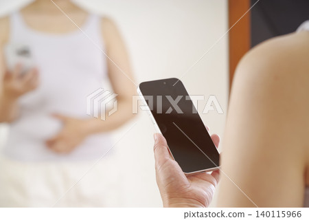 利用智慧型手機管理身材的女性 140115966