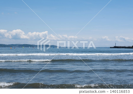 Shonan, Enoshima, Katase Higashihama Beach: A view of the waves at the water's edge. Shonan, Enoshima, Katase Higashihama Beach: A view of the waves at the water's edge. 140116853