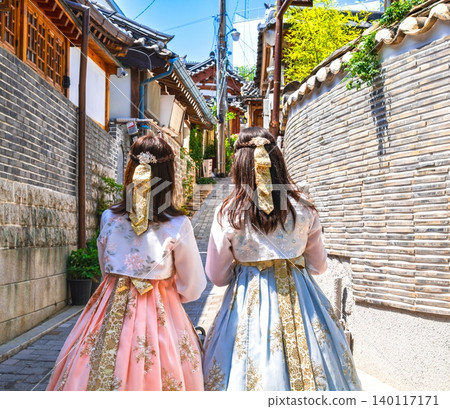 韓國旅遊、韓服（韓國傳統服飾）和女生旅行的圖片：北村韓屋村 140117171