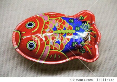 一款復古風格的水上玩具…“錫製金魚” 一款復古風格的水上玩具…“錫製金魚” 140117532
