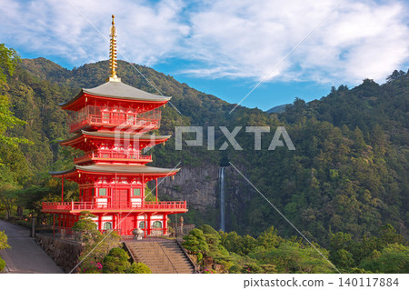 [Mt. Nachi Mie Tower and Nachi Waterfall] Nachi Mt. Nachi Katsuura Town, Higashimuro District, Wakayama Prefecture 140117884