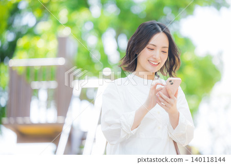 智能手機的女人 140118144