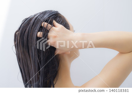 一個女人洗頭 一個女人洗頭 140118381