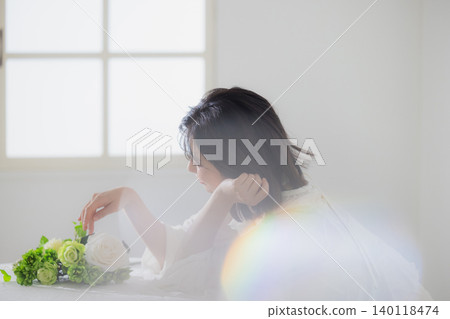 有花束的少婦 140118474