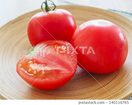 Fresh, ripe tomatoes served on a wooden tray Fresh, ripe tomatoes served on a wooden tray 140118765