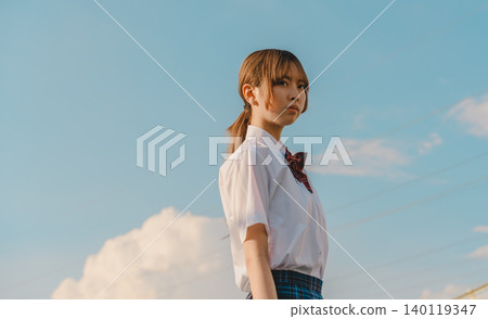 藍天下的女高中生 140119347
