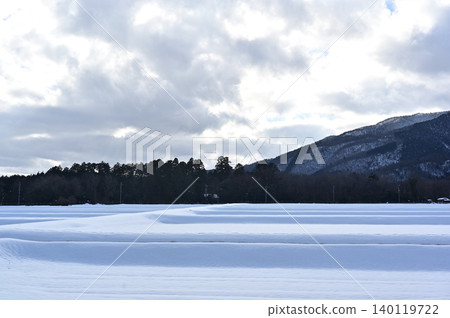 覆蓋著積雪的梯田 覆蓋著積雪的梯田 140119722