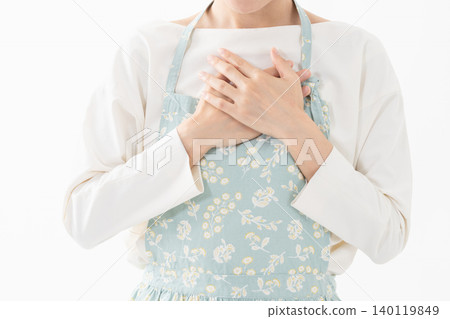 Woman wearing an apron Lifestyle image Woman wearing an apron Lifestyle image 140119849