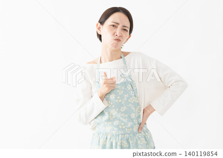 Woman wearing an apron Lifestyle image Woman wearing an apron Lifestyle image 140119854