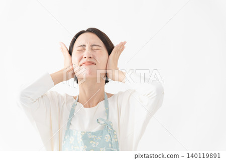 Woman wearing an apron Lifestyle image Woman wearing an apron Lifestyle image 140119891
