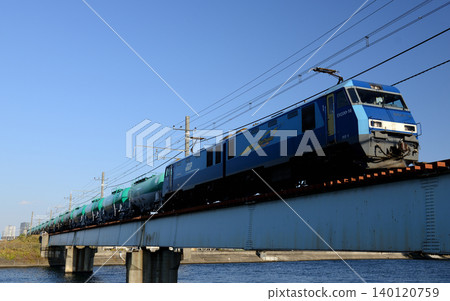 A freight train crossing the Tsurumi River Bridge A freight train crossing the Tsurumi River Bridge 140120759