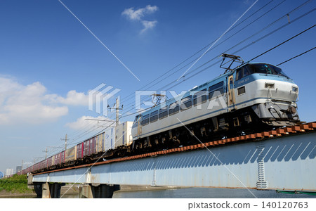 A freight train crossing the Tsurumi River Bridge A freight train crossing the Tsurumi River Bridge 140120763