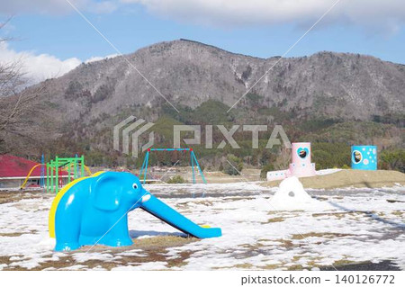 豐平運動公園的兒童遊樂場和龍頭山 豐平運動公園的兒童遊樂場和龍頭山 140126772
