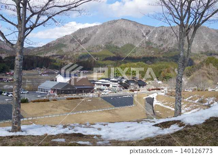 從豐平運動公園眺望龍頭山和路邊車站。 從豐平運動公園眺望龍頭山和路邊車站。 140126773